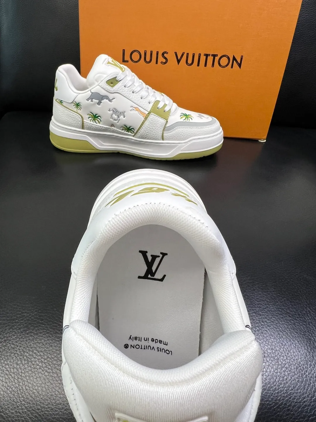 Men's shoes 💰 940 Lv high quality top crafts Louis Vuitton, sports sneakers counter synchronization, uppers imported from Italy, high-quality splicing colorful complex crafts, imported mesh pads soft and comfortable, soles: original soles specially provided by the original factory, T men's shoes 💰U exclusive movable molded soles super comfortable, original factory single goods, code number 39-44 (customized 38 45)